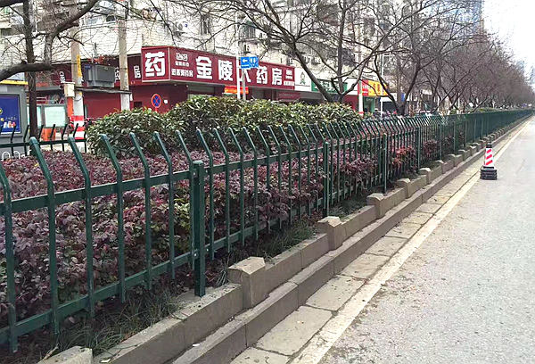 綠化帶護欄.jpg 綠化帶護欄.jpg