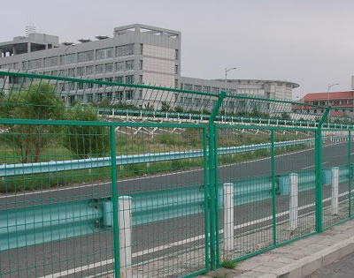 公路護(hù)欄網(wǎng).jpg 公路護(hù)欄網(wǎng).jpg
